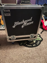 Load image into Gallery viewer, Fender Deville 4x10 60W Combo Amp w/ road case