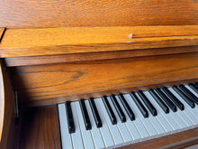 Load image into Gallery viewer, 1982 Yamaha P202 Studio Upright Piano