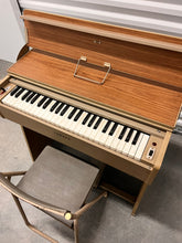 Load image into Gallery viewer, 1960’s Yamaha DS-49C Reed Organ