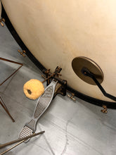 Load image into Gallery viewer, 1940 Leedy No. 5385 "The Improved Swingster" Outfit in Bi-Color Black and Gold Lacquer