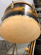 Load image into Gallery viewer, 1940 Leedy No. 5385 "The Improved Swingster" Outfit in Bi-Color Black and Gold Lacquer