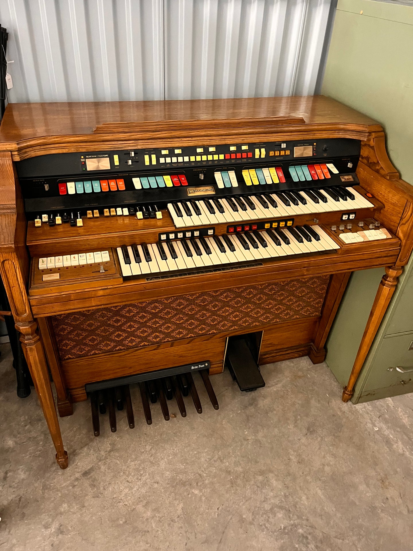 Vintage Hammond Organ