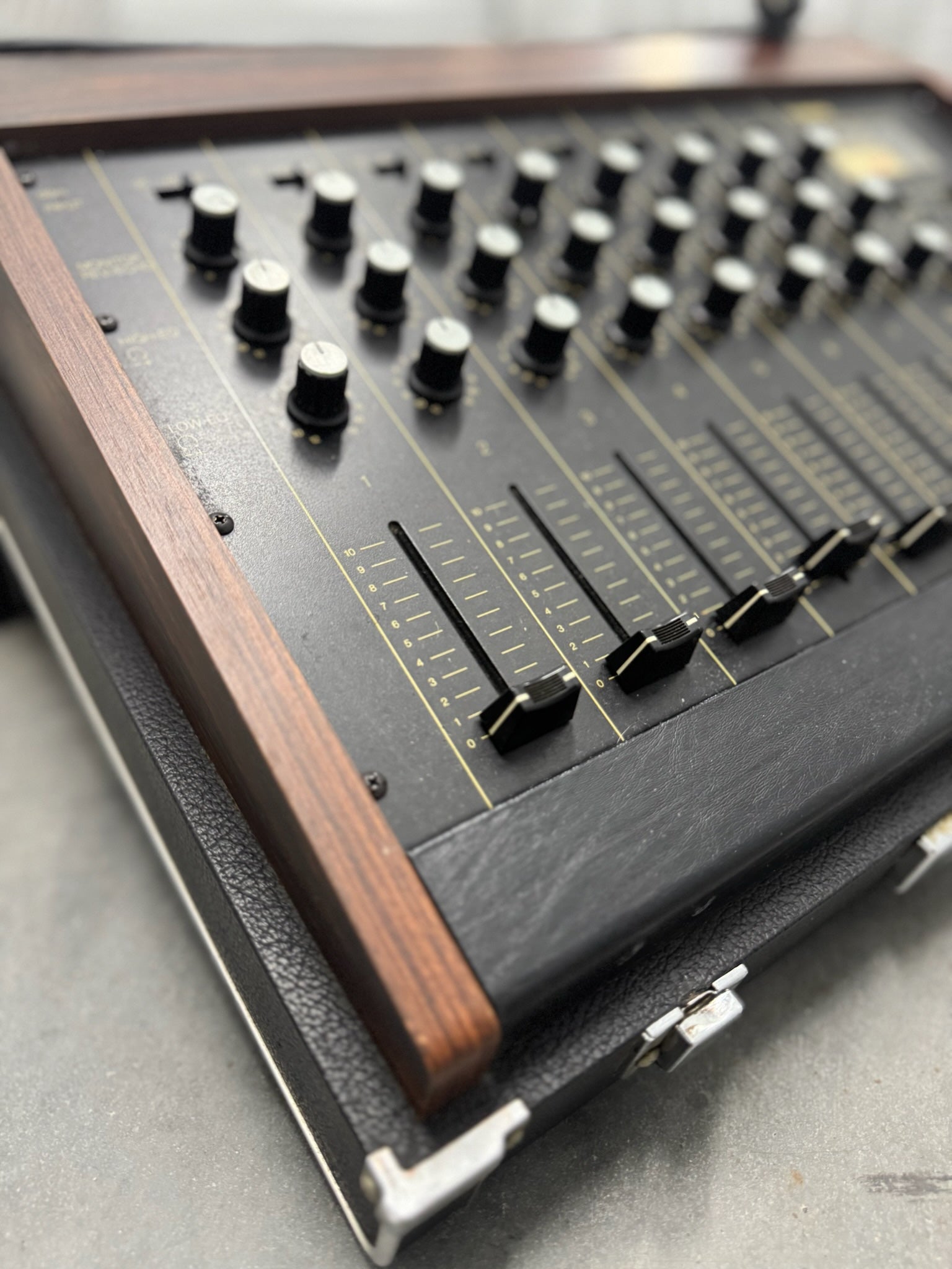 1980's Yamaha PM-210 8-Channel Analog Mixing Console – Byrd Finds