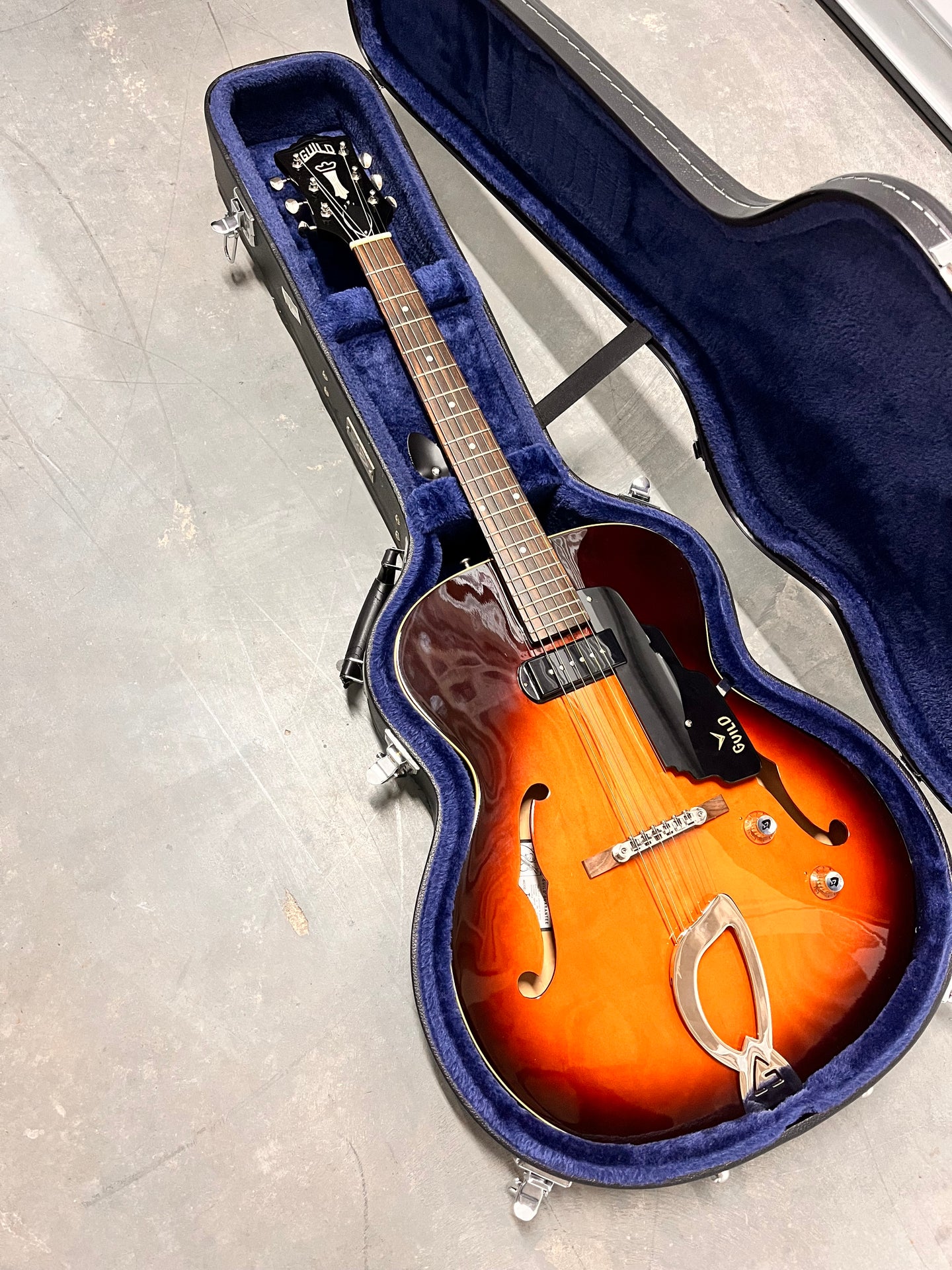 Guild T-50 Slim Hollowbody Electric in Vintage Sunburst