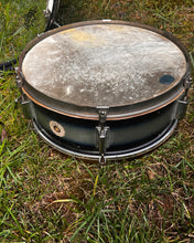 Load image into Gallery viewer, 1950’s Kent Drums 3pc Kit in Black/Gold Duco
