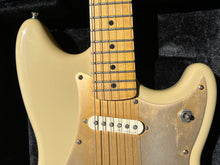 Load image into Gallery viewer, Squier Duo Sonic Electric in Desert Sand
