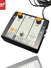 Load image into Gallery viewer, 1980's Guyatone TD-1 Tube Distortion w/ Step Down Transformer
