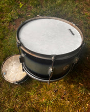 Load image into Gallery viewer, 1950’s Kent Drums 3pc Kit in Black/Gold Duco
