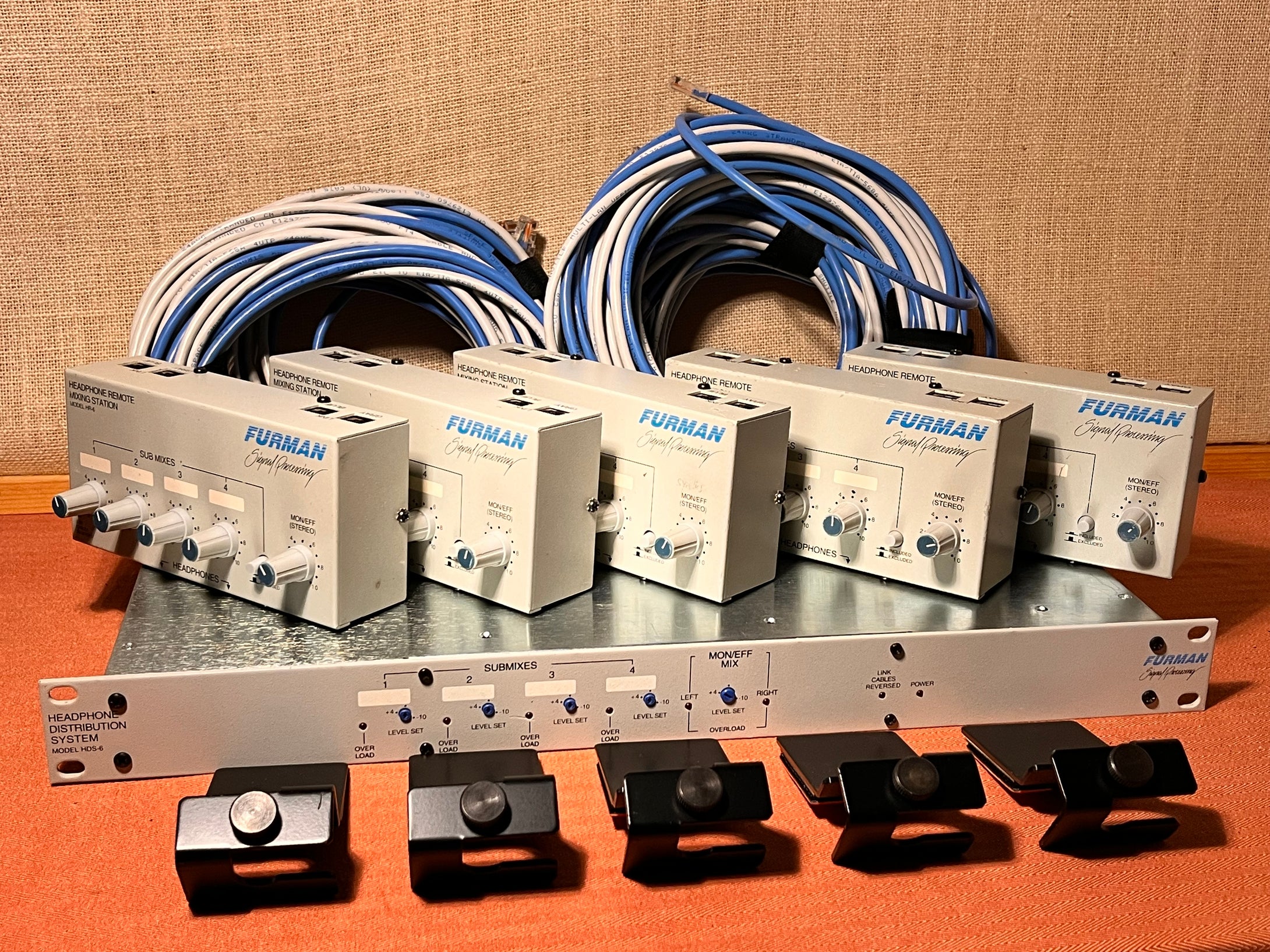 FURMAN HDS-6 ヘッドフォン ディストリビューション システム Furman HDS-6 6-Channel Headphone Distribution System – Byrd Finds