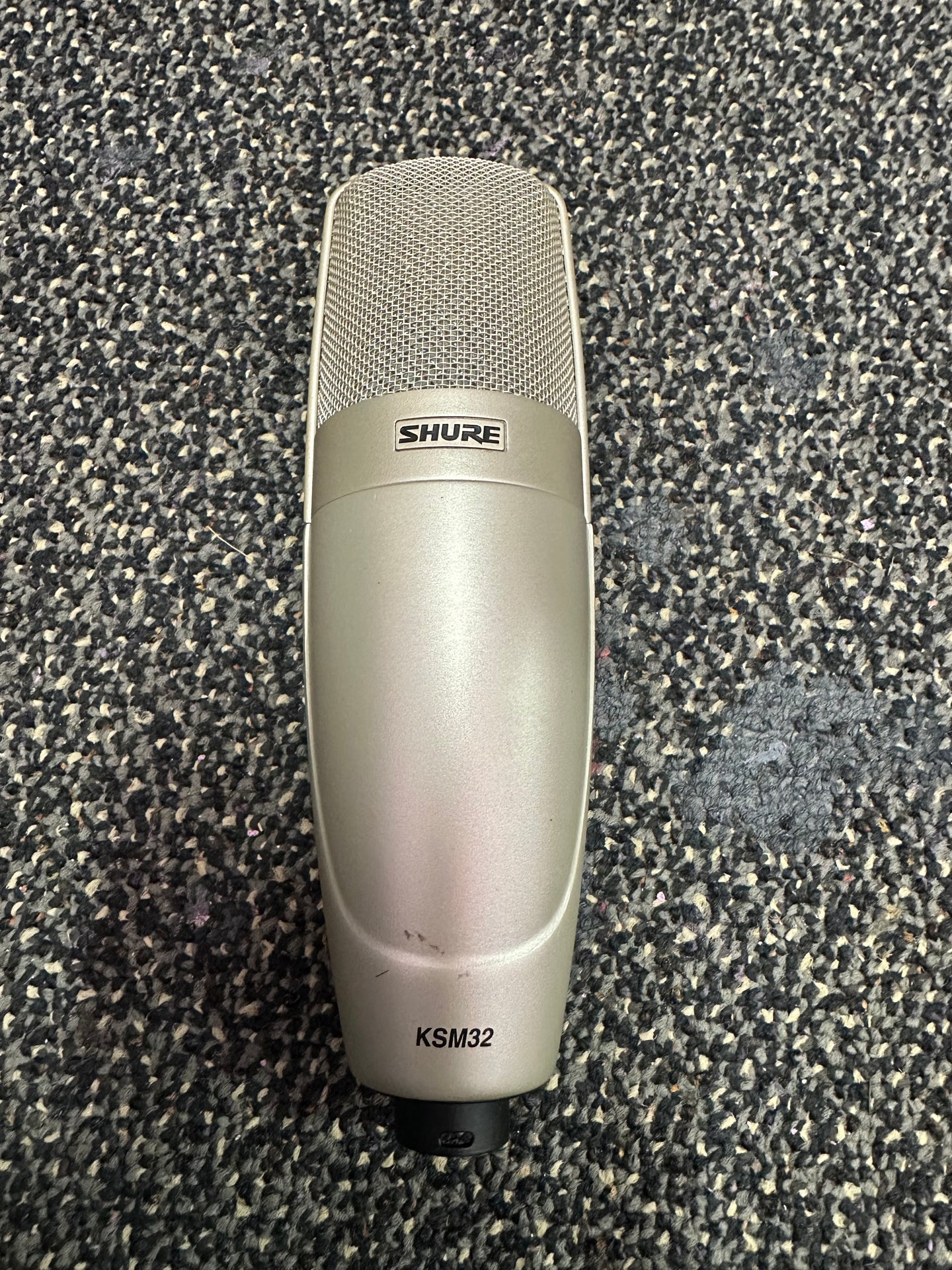 Shure KSM32 Large Diaphragm Multipattern Condenser Mic