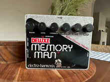 Load image into Gallery viewer, Electro-Harmonix Deluxe Memory Man 550Ms Analog Delay/Chorus/Vibrato
