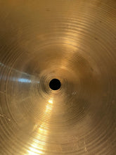 Load image into Gallery viewer, 1960’s Zildjian 15“ Medium Hi Hats (Pair)
