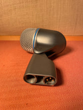 Load image into Gallery viewer, Shure Beta 52A Supercardioid Dynamic Kick Mic
