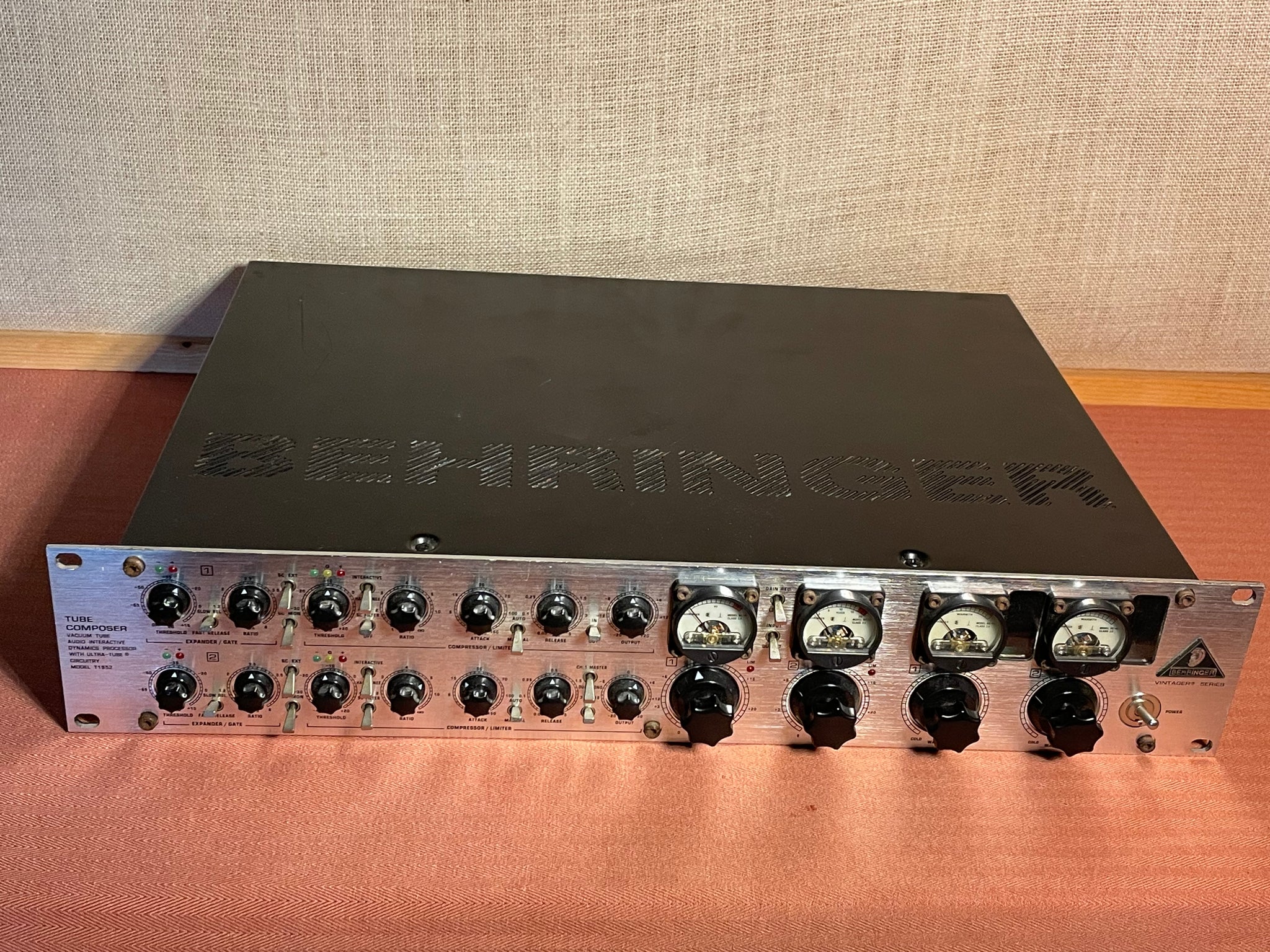 BEHRINGER TUBE COMPOSER T1952 コンプレッサー Behringer T1952 Tube Composer Stereo Tube Dynamics Processor